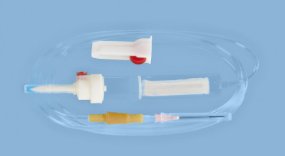 Система для вливаний гемотрансфузионная для крови с пластиковой иглой — 20 шт/уп купить оптом в Твери
